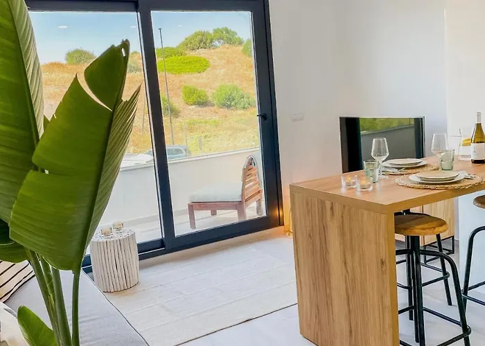 Cozy, Well Located And Balcony Sheltered From Wind